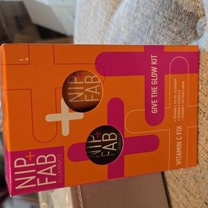 NIP + FAB BRAND GLOW KIT